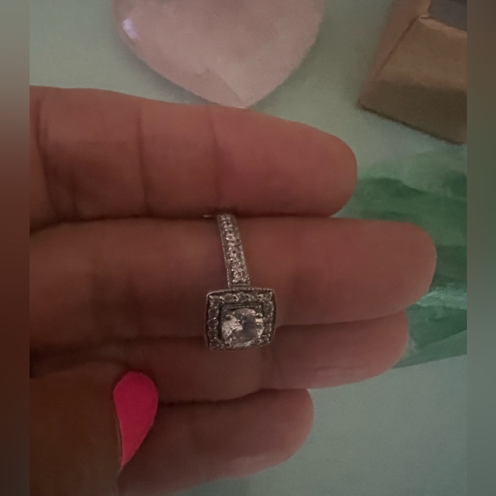Elegant Vintage Art Deco Style Sterling Silver Ring with Clear CZ Gemstones - Picture 4 of 6